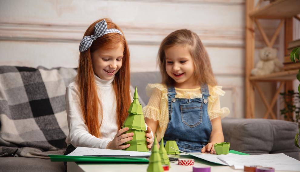 Podemos hacer estupendas manualidades y nuestros propios adornos navideños
