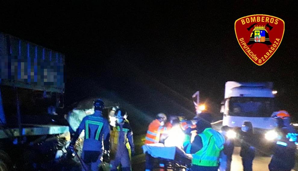 Herido el conductor de una furgoneta tras alcanzar a un camión en la A-2, a la altura de Ariza