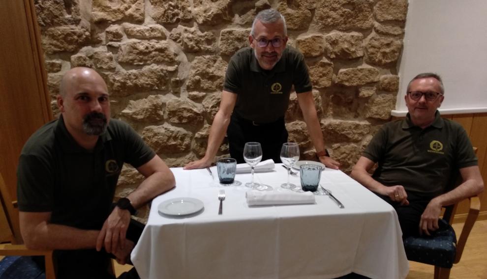 Los hermanos Alberto, Fidel y Pedro Meseguer, del restaurante Meseguer de Alcañiz (Teruel).