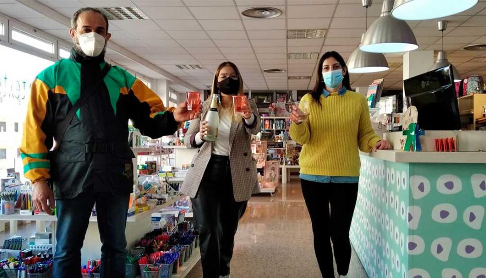 Ganadores del mismo quinto premio de la Asociación San Cristóbal de Alcañiz.