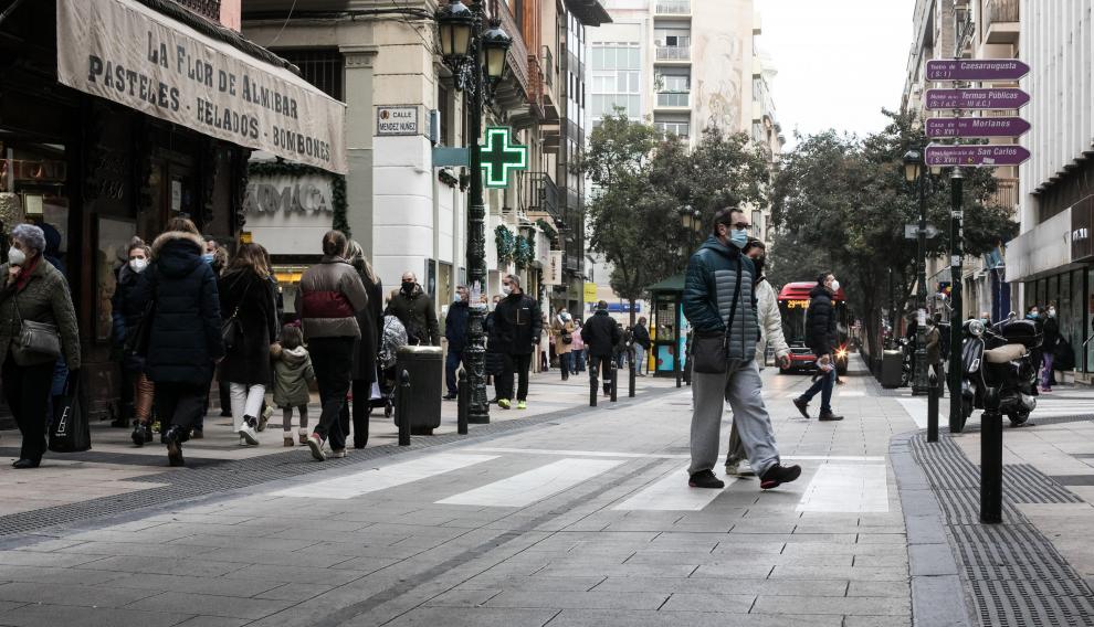 Elevación de la calzada en la calle de Don Jaime I de Zaragoza.