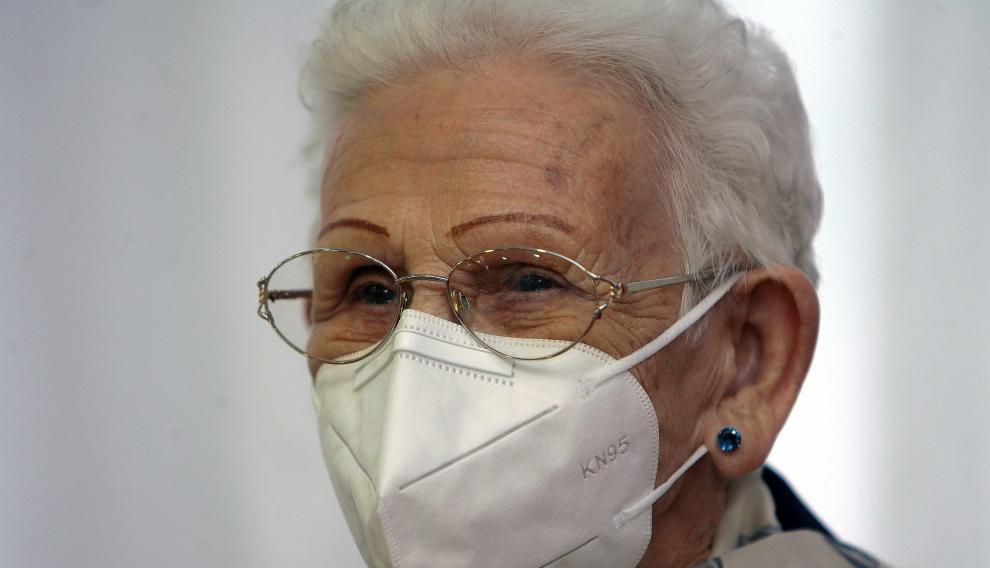 Una anciana recibe en Guadalajara la primera vacuna contra la covid en España