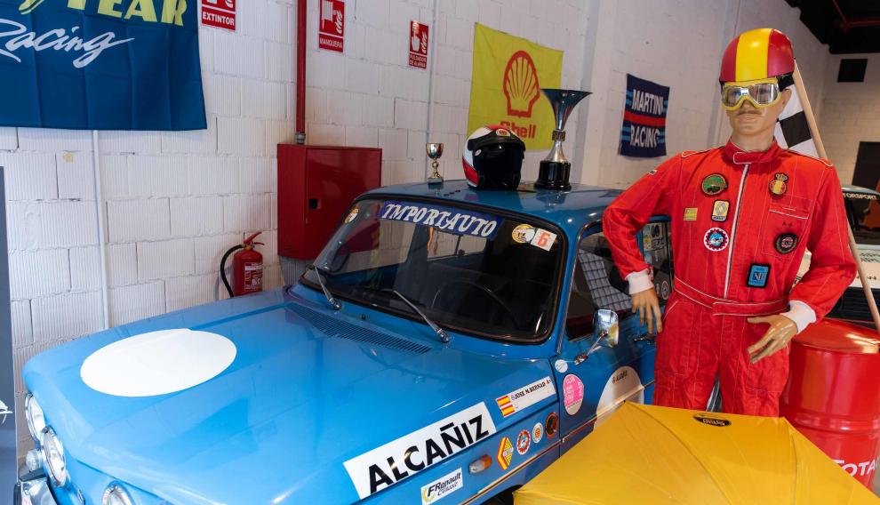 Exposición de coches de la Asociación Aragonesa de Clásicos Deportivos en La Torre Oulet de Zaragoza
