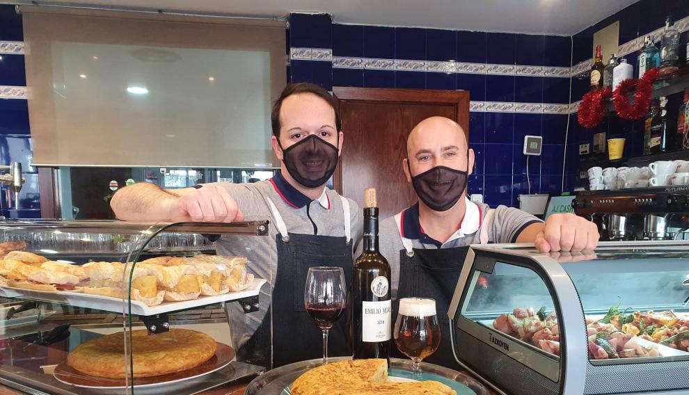 Máximo Pérez y su tío José Luis Gordo, socios en el nuevo proyecto Burger La Misa