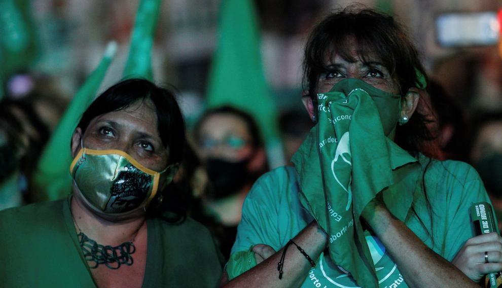 Las calles argentinas palpitan ante la reñida votación por el aborto legal