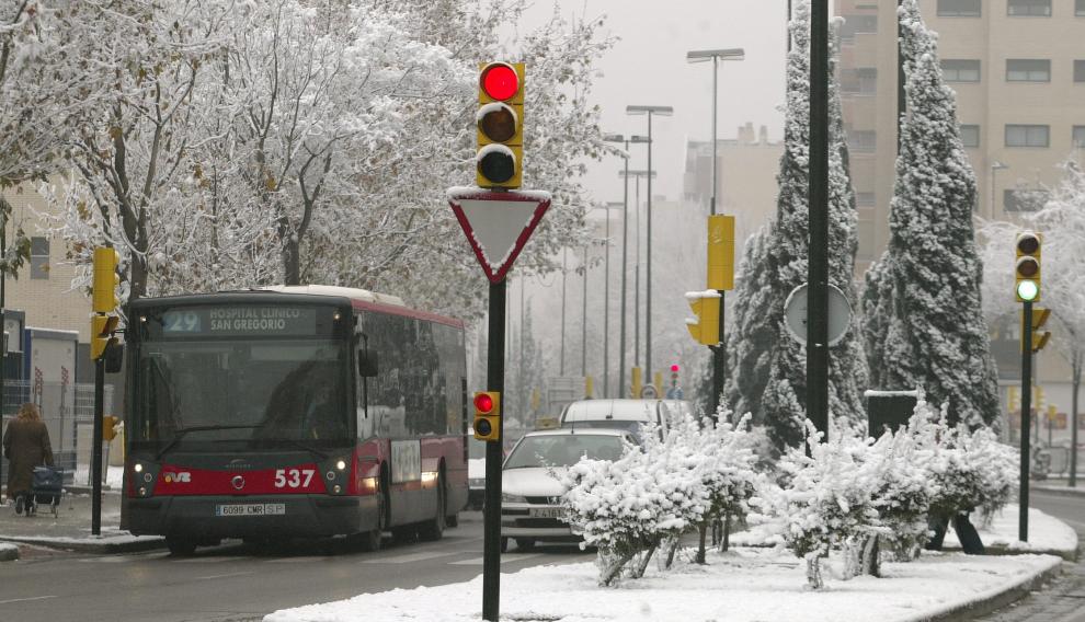 NIEVE EN LA CIUDAD / SALVADOR ALLENDE / 23-12-05 / FOTO: JUAN CARLOS ARCOS[[[HA ARCHIVO]]]