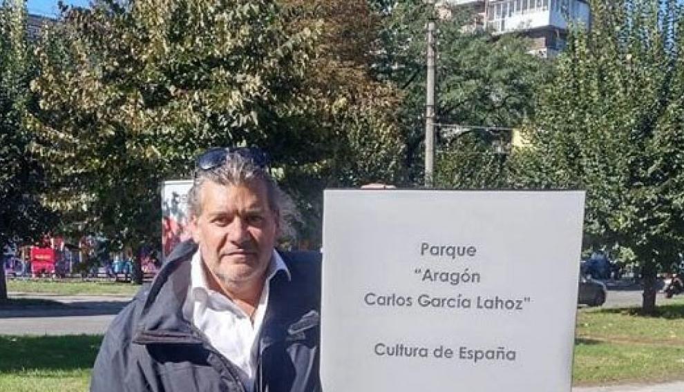 Carlos García Lahoz, en el parque Aragón de la ciudad ucraniana de Uman