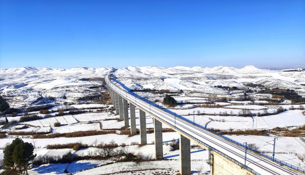 José Lizaga fotografía Rodén bajo la nieve.