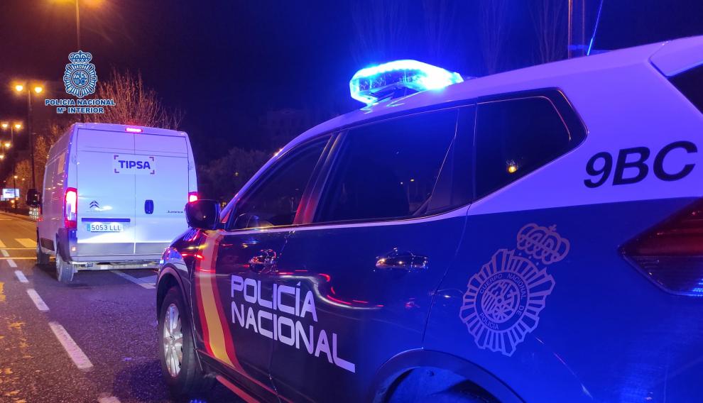 La Policía Nacional escolta la distribución de la segunda dosis de la vacuna de Pfizer y la primera de Moderna en Aragón.