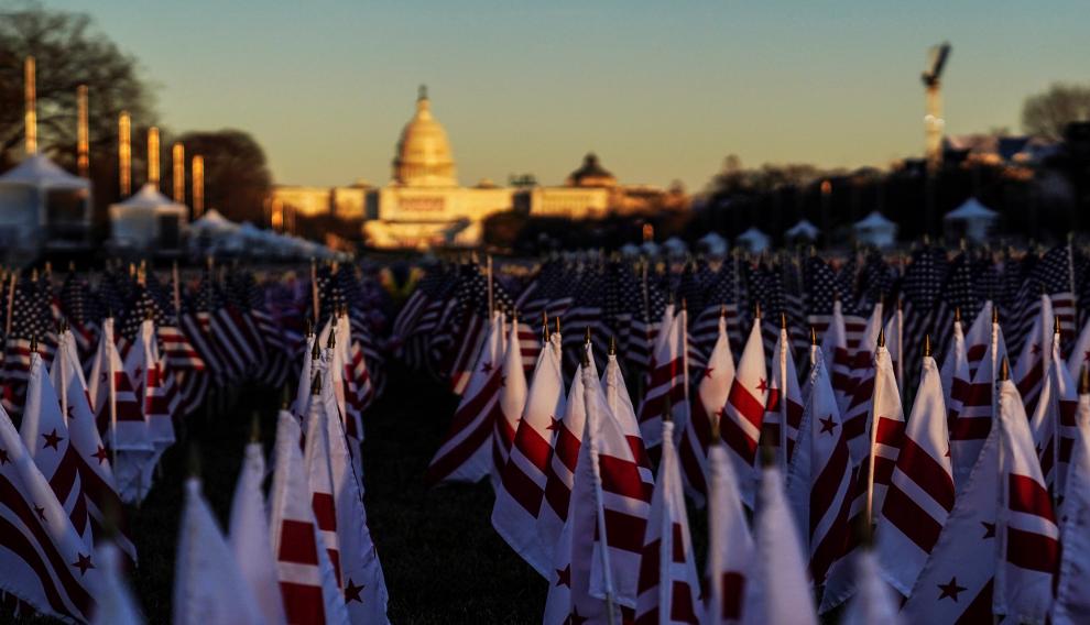 Miles de banderas sustituirán a la gente ante el Capitolio