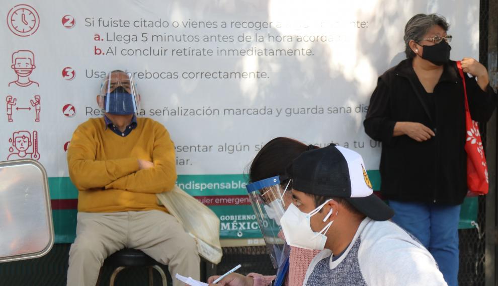 México rebasa 150.000 muertos con hospitales llenos y el presidente enfermo