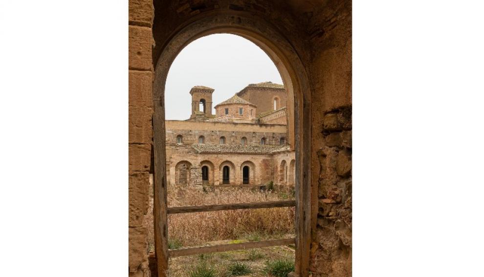 Aspecto de la zona descubierta del claustro.