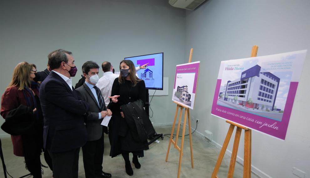 El presidente de Vitalia y el alcalde de Huesca en la presentación del proyecto.