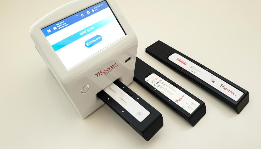 Lector de test rápidos de covid-19 desarrollados por Operon, un laboratorio de Zaragoza.