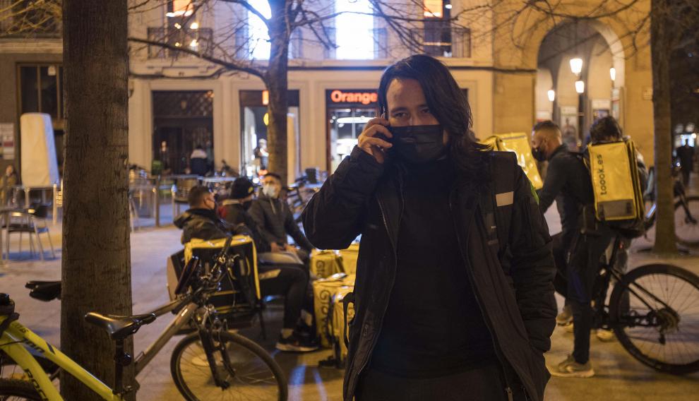 Un día con el 'rider' Javier Mendieta en Zaragoza.