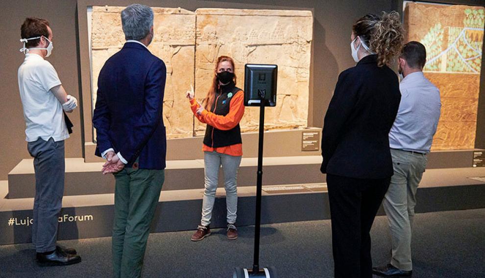 El robot del Caixaforum durante una de sus visitas virtuales (para el espectador).