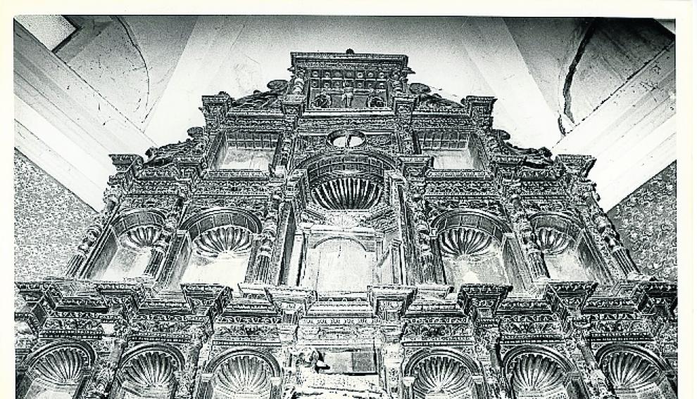 Retablo del siglo XVI al que pertenecían los tres relieves que se han localizado