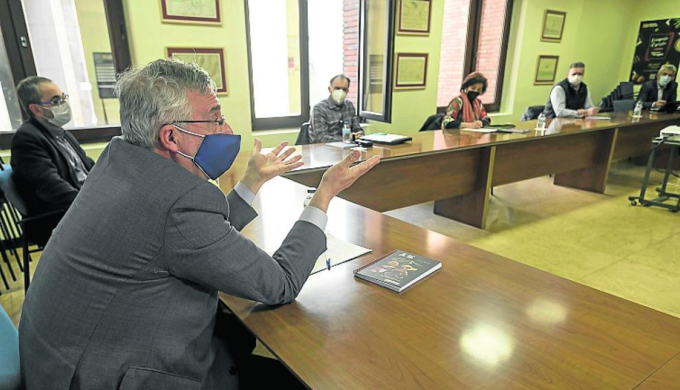 Reunión del consejero de Agricultura de la DGA y las organizaciones agrarias