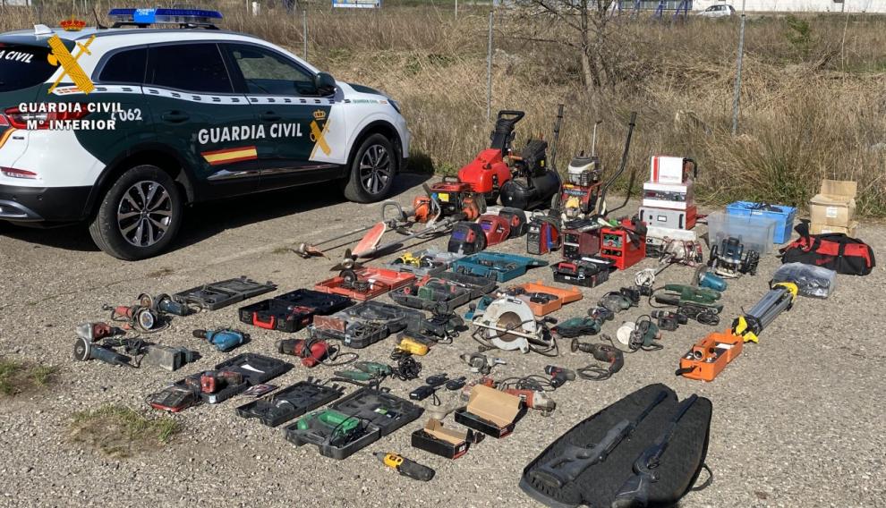 Objetos intervenidos por la Guardia Civil al detenido.
