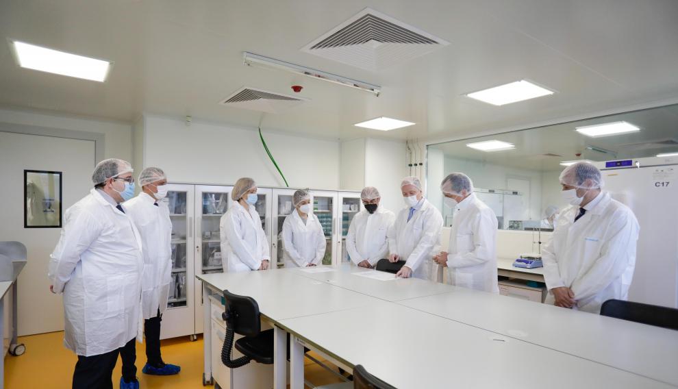Visita a las instalaciones de Certest Biotec del ministro Pedro Duque.