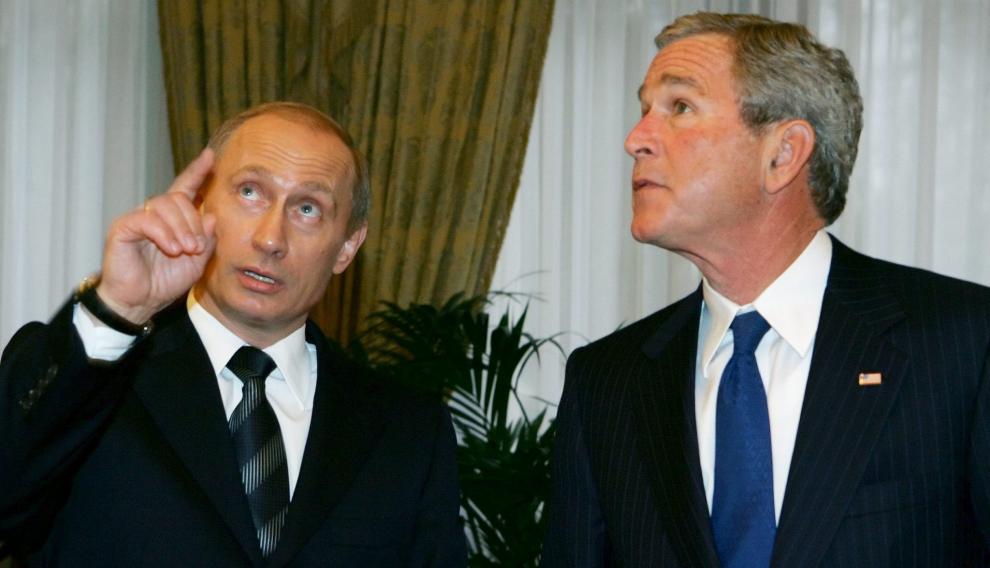 George W. Bush y Vladimir Putin, en la residencia presidencial de Novo Ogaryovo, a las afueras de Moscú, en mayo de 2005.