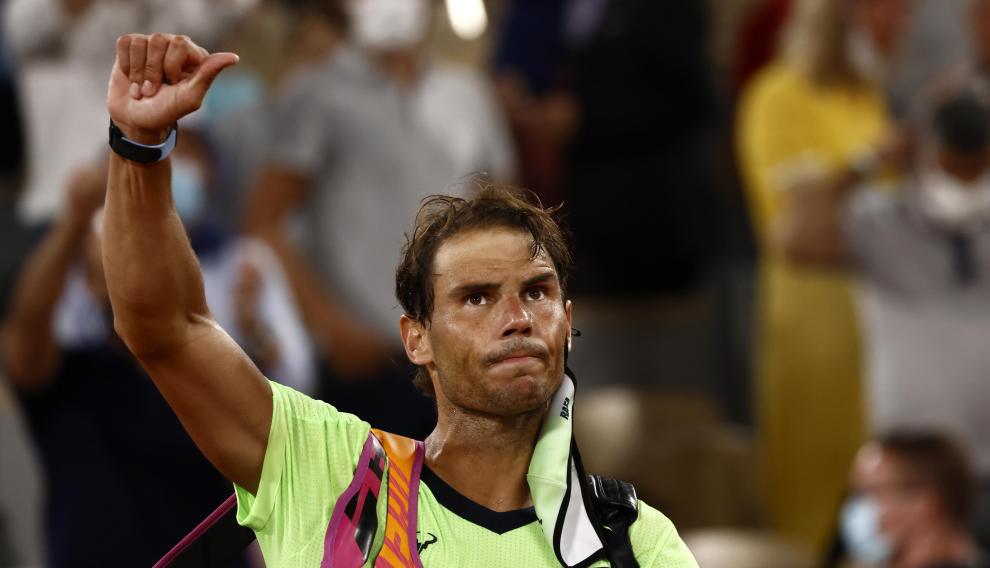 Nadal abandona la pista tras perder ante Djokovic la semifinal de Roland Garros
