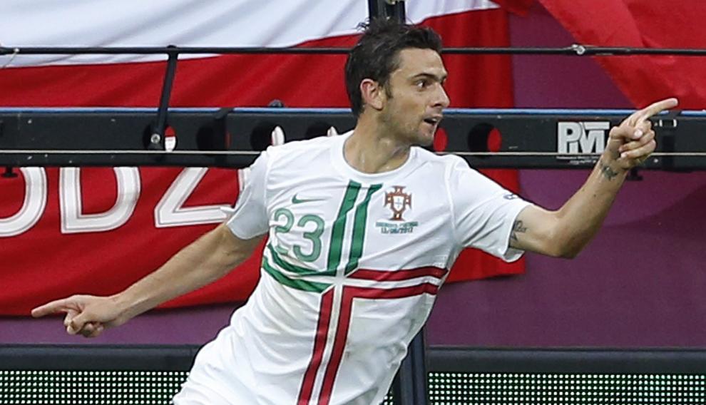 Postiga celebra su gol a Dinamarca en la Euro 2012