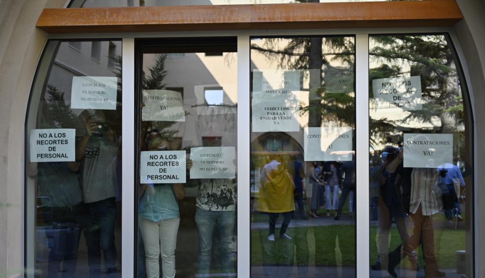 Los sindicatos han estado protestando por la falta de personal en el Ayuntamiento de Zaragoza.