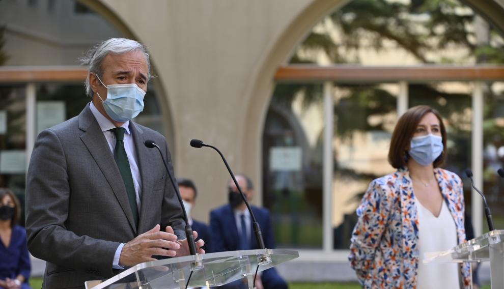 Jorge Azcón y Sara Fernández, durante el acto de presentación del balance de gestión.