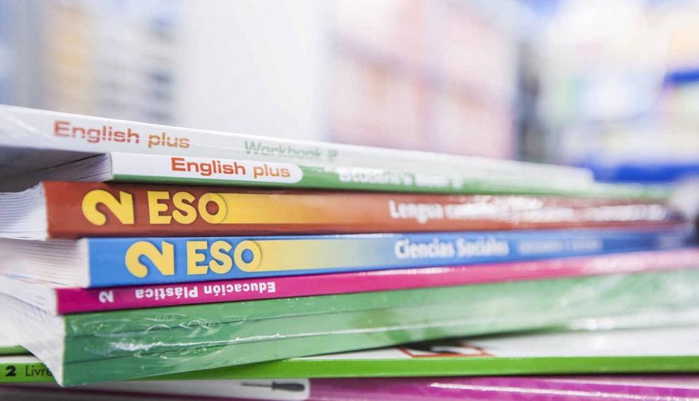 Libros de texto en la Librería General de Zaragoza.