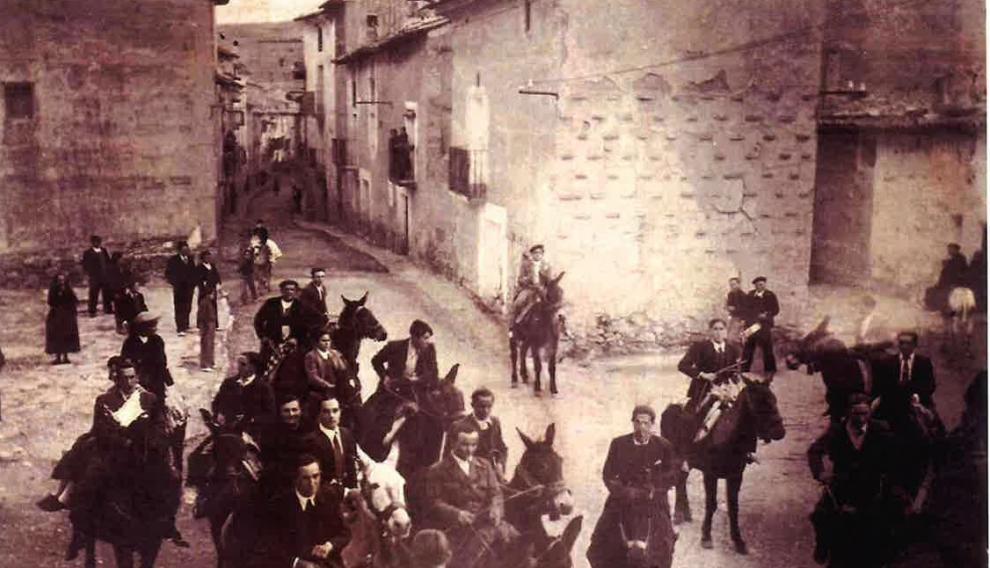 Fiestas de San Antonio. La Encamisada en la plaza del Torrero. Imagen de la década de 1939.
