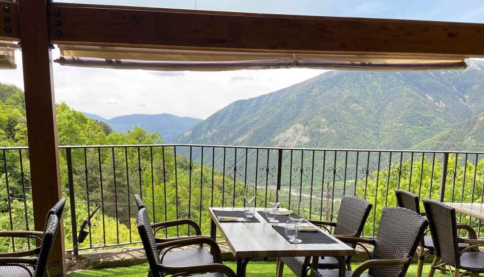 Vistas desde el Restaurante El Balcón del Pirineo en Buesa.