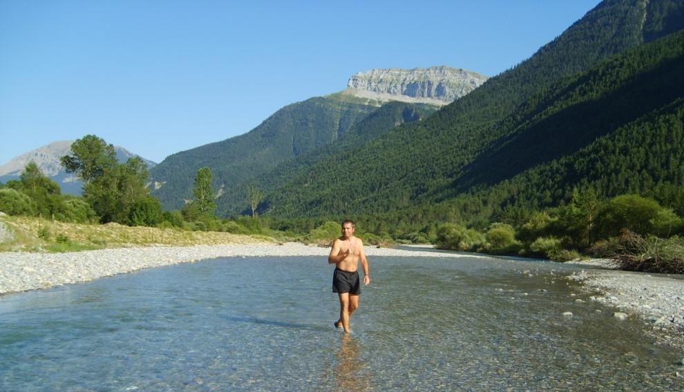 Antonio Cardiel en el verano de 2007 en el río.