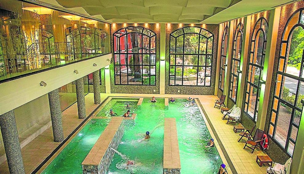 Piscina interior del balneario de Paracuellos de Jiloca.