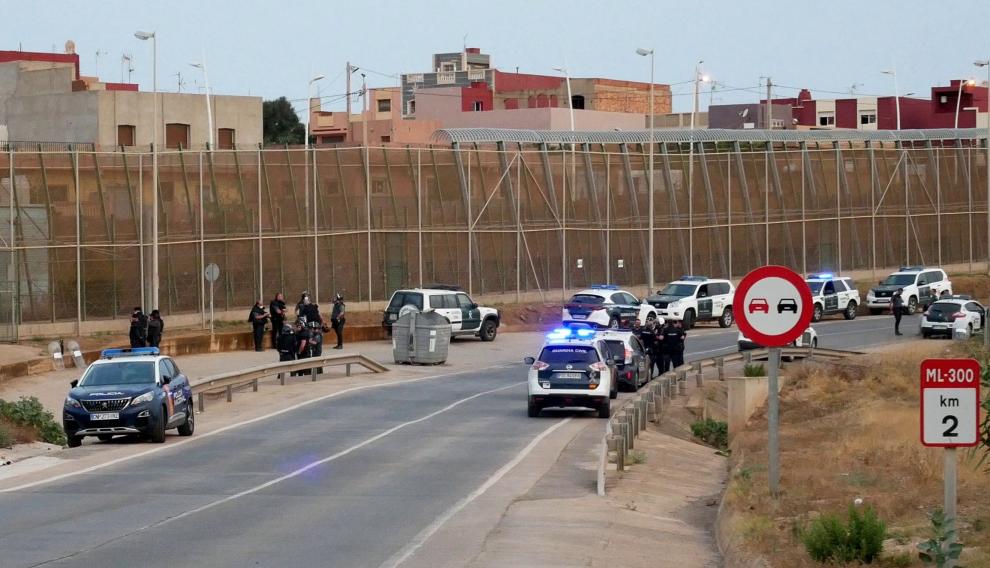 Un grupo reducido de migrantes consigue saltar la valla de Melilla