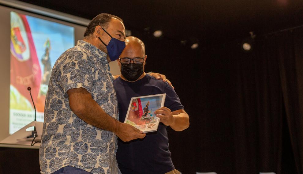 Durante el acto de presentación del vídeo se han entregado varios libros recopilatorios sobre el proyecto