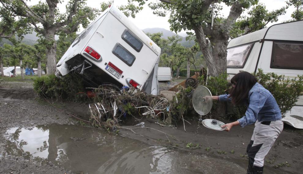 La imagen del campin de Castejón de Sos tras la riada de 2013 recordó a lo sucedido s , evocó la del campin las Nieves, ocurrido 17 años antes.