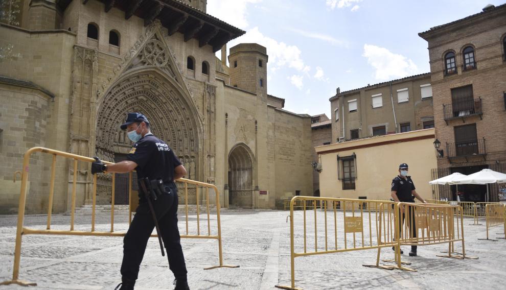 La plaza de la Catedral vallada y con control de acceso el 9 de agosto de 2020.