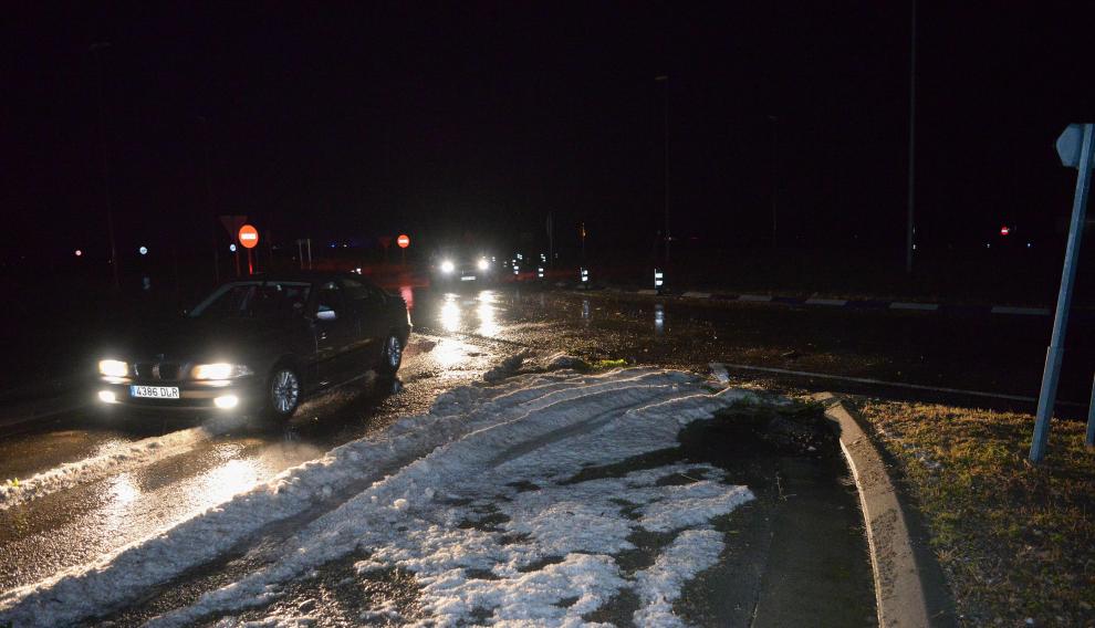 Rotonda de Platea en la N-234 inundada por las tormentas