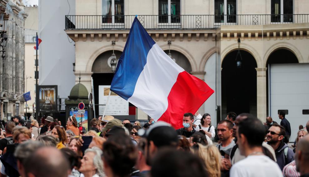 Parisians hold anti-health pass protests
