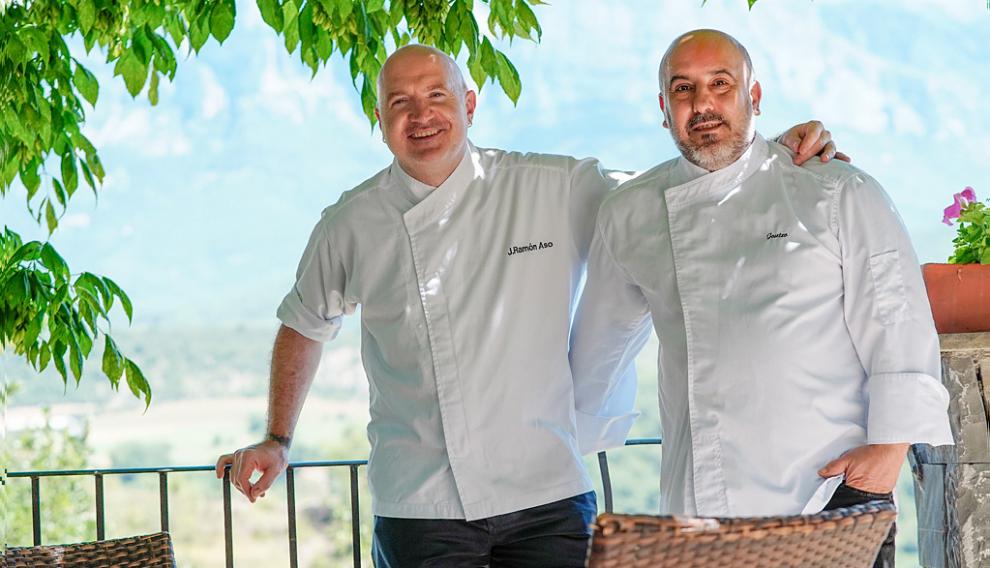 Ramón Aso y Josetxo Souto, propietarios y chefs del restaurante Callizo, de Aínsa.