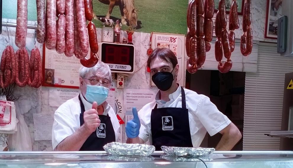 Los responsables de la carnicería Cebamanos, situada en el mercado Doménech.