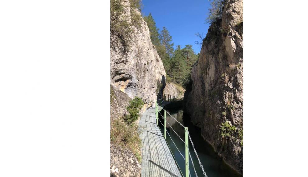 Ruta del Barranco de la Hoz o Puentes Colgantes de Calomarde, en la Sierra de Albarracín