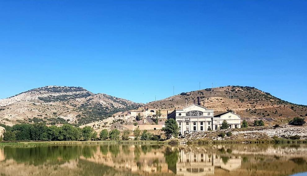 Pasarelas de la Hoz Mala de Aliaga y antigua Central.