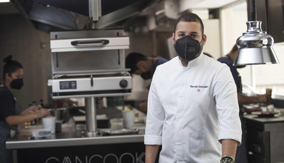 Ramces González, en la cocina del restaurante Cancook.