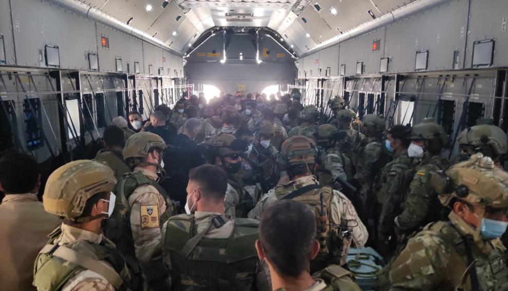 Militares españoles del Eada regresan de Kabul en el último avión A400M