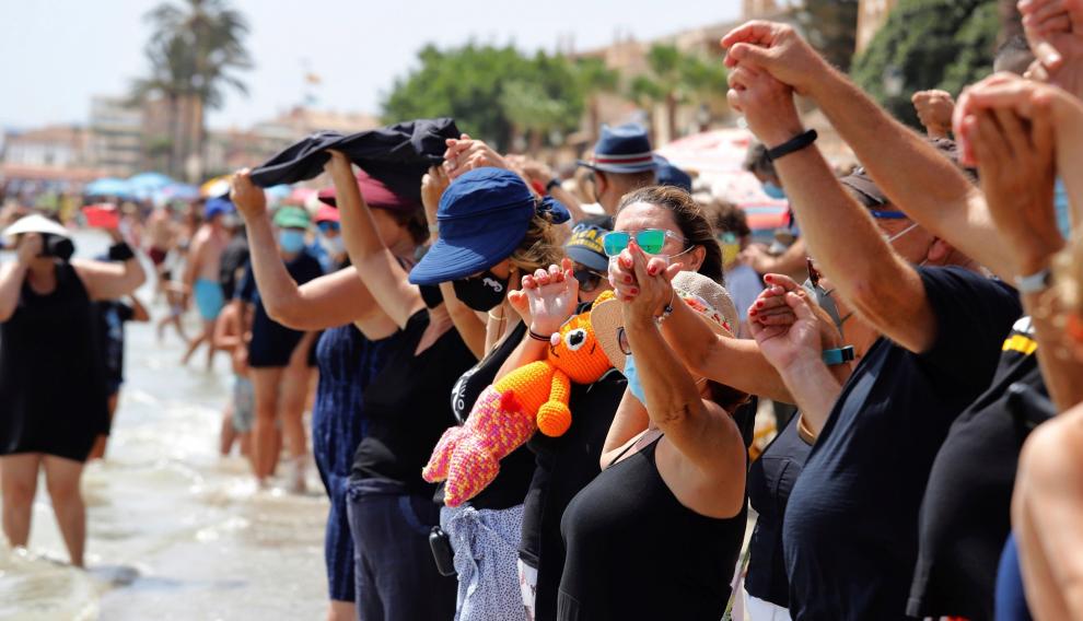 Cadena humana en el Mar Menor