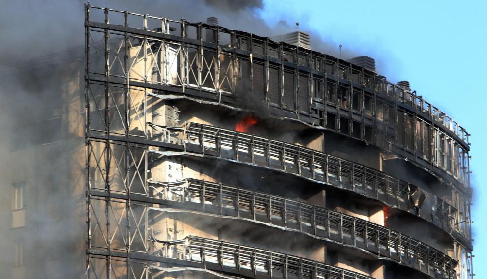 Un incendio acaba con un edificio de Milán de 20 pisos.