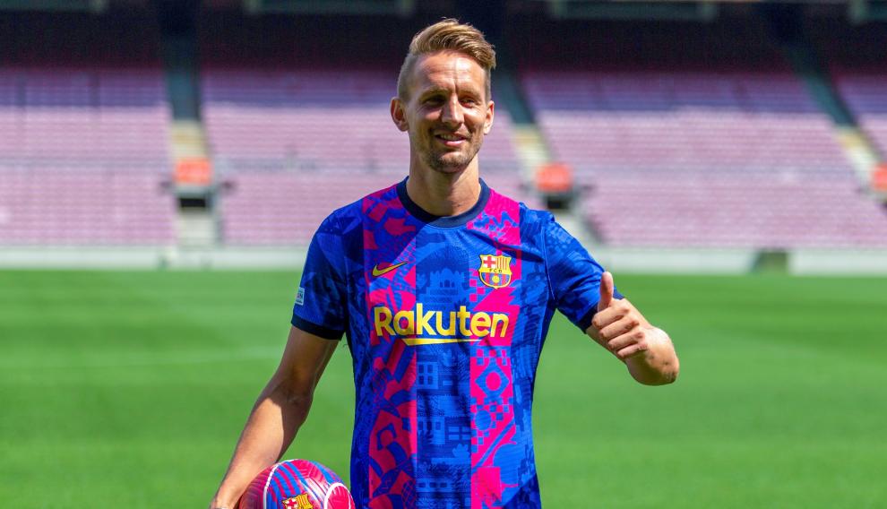 El FC Barcelona presenta a Luuk de Jong como nuevo jugador azulgrana