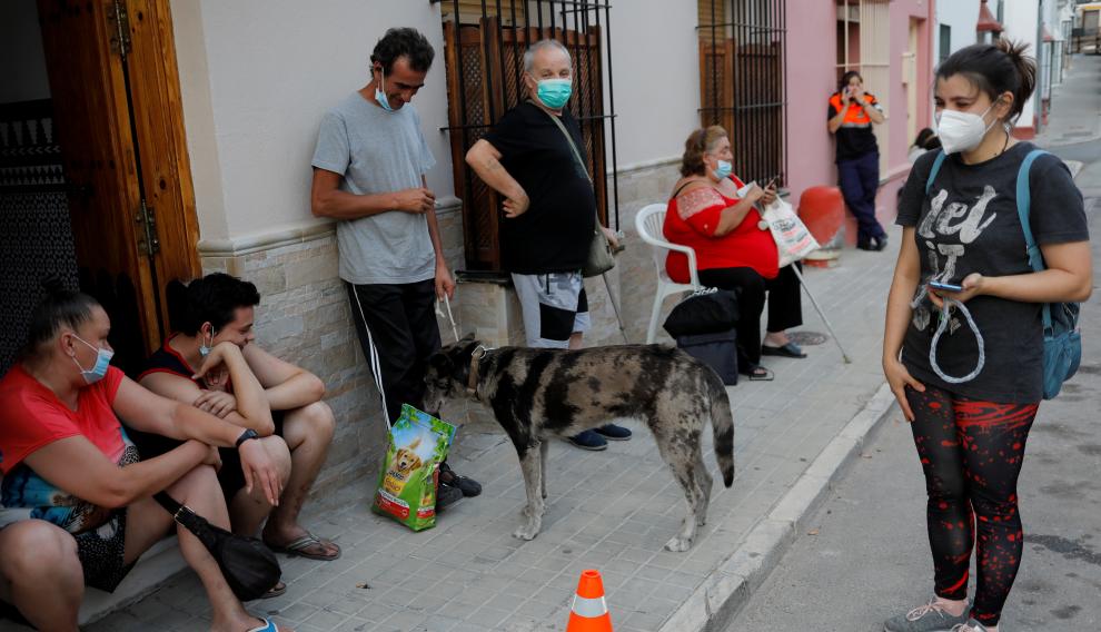 Evacuated residents at a sports center due to a wildfire on Sierra Bermeja mountain